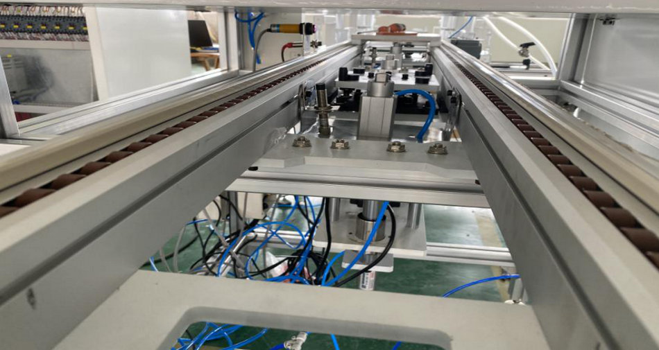 腾博汇游戏官网特瓷陶瓷橡胶复合衬板硫化喷胶线